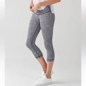 Lululemon Athletica Wunder Under Crop Scatter Star  Leggings Size 6